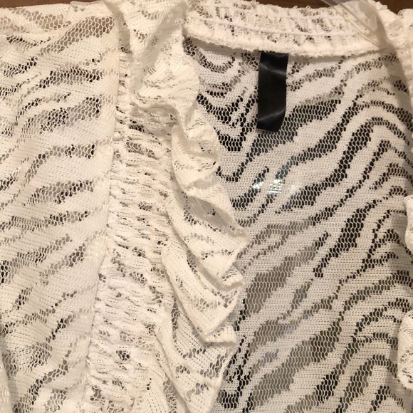 Junior’s Babydoll White Lace Bolero Shrug - Picture 4 of 5